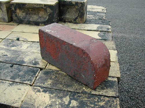 bensreckyard photo Red single bull nosed bricks 
